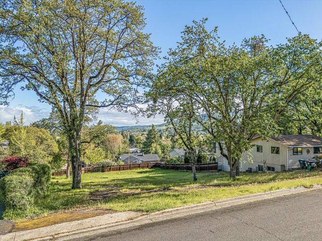2449 Capital Avenue, Medford, OR 97504
