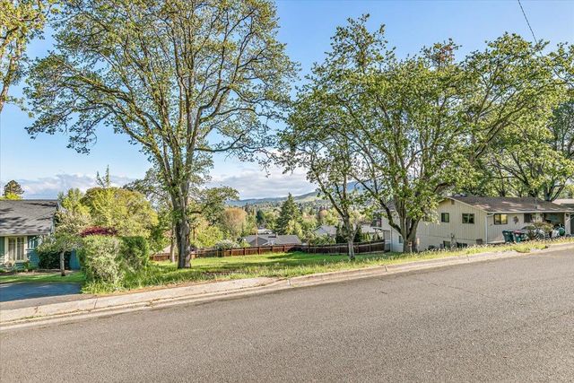 2449 Capital Avenue, Medford, OR 97504