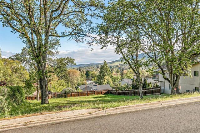 2449 Capital Avenue, Medford, OR 97504