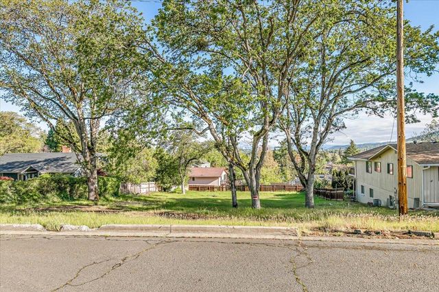 2449 Capital Avenue, Medford, OR 97504