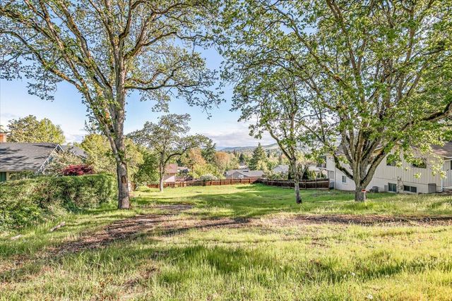 2449 Capital Avenue, Medford, OR 97504