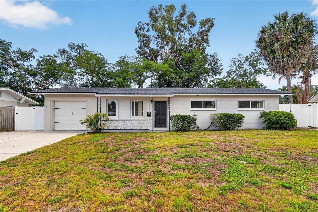 3673 SEAROBIN DRIVE SE, St Petersburg, FL 33705