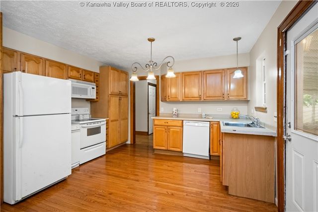 2441 3rd Avenue, Nitro, WV 25143