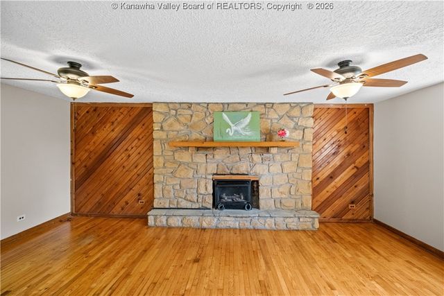 2441 3rd Avenue, Nitro, WV 25143