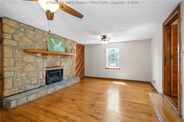 2441 3rd Avenue, Nitro, WV 25143