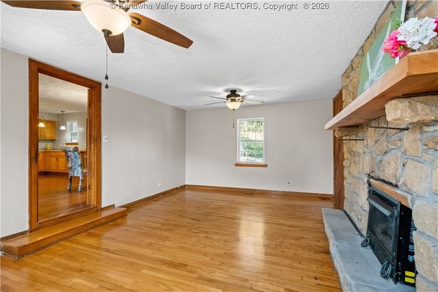 2441 3rd Avenue, Nitro, WV 25143