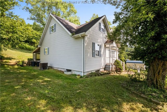 2441 3rd Avenue, Nitro, WV 25143