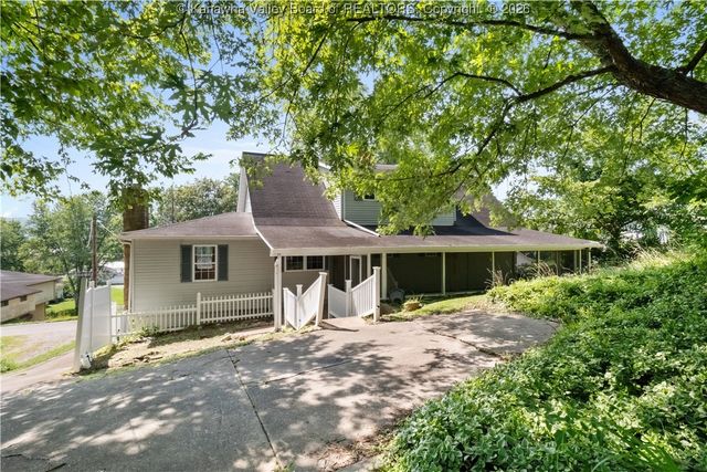 2441 3rd Avenue, Nitro, WV 25143