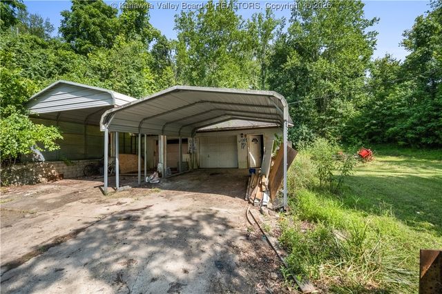 2441 3rd Avenue, Nitro, WV 25143