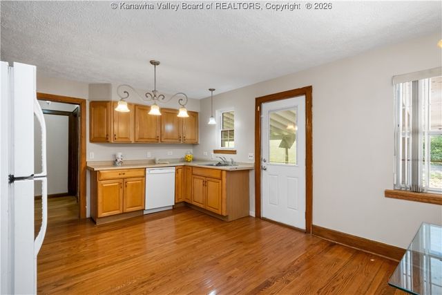 2441 3rd Avenue, Nitro, WV 25143