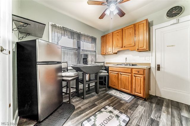 18701 Meredith Avenue, Euclid, OH 44119