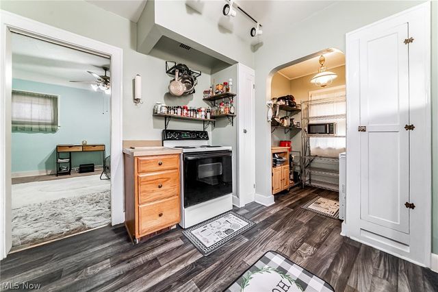 18701 Meredith Avenue, Euclid, OH 44119