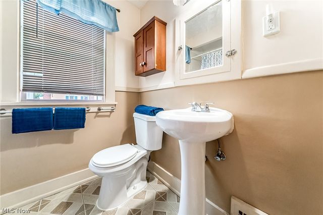 18701 Meredith Avenue, Euclid, OH 44119