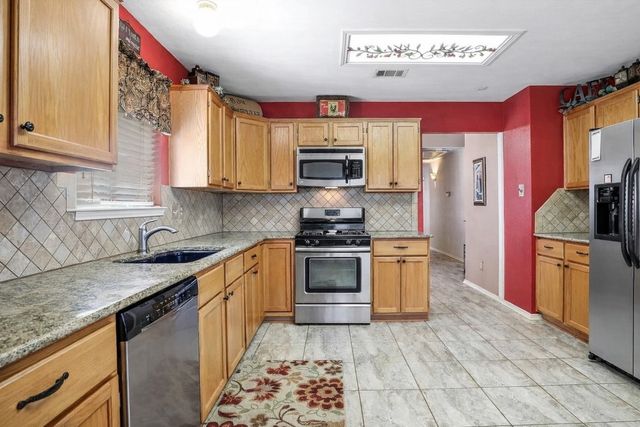 325 Stately Oak Lane, Lake Dallas, TX 75065