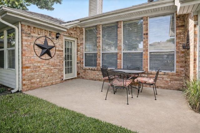 325 Stately Oak Lane, Lake Dallas, TX 75065