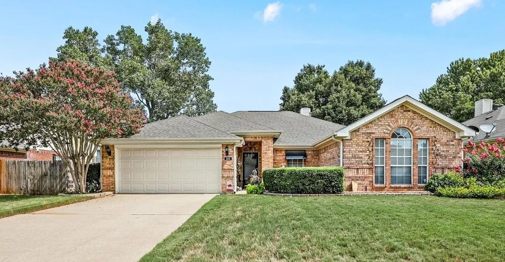 325 Stately Oak Lane, Lake Dallas, TX 75065