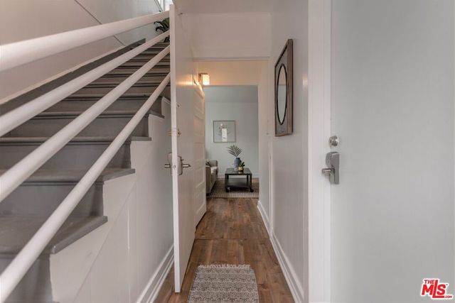 18 Breeze Avenue, Venice, CA 90291