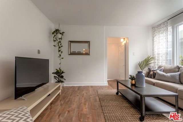 18 Breeze Avenue, Venice, CA 90291