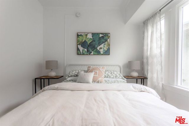 18 Breeze Avenue, Venice, CA 90291