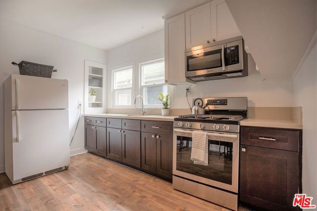 18 Breeze Avenue, Venice, CA 90291