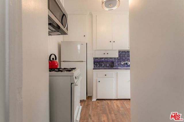 18 Breeze Avenue, Venice, CA 90291