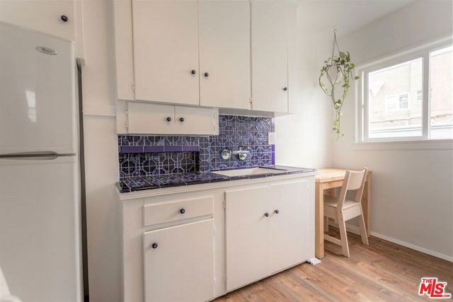 18 Breeze Avenue, Venice, CA 90291