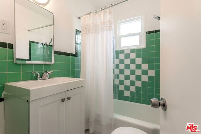 18 Breeze Avenue, Venice, CA 90291