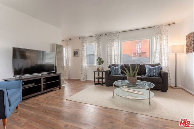 18 Breeze Avenue, Venice, CA 90291