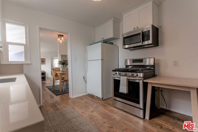 18 Breeze Avenue, Venice, CA 90291