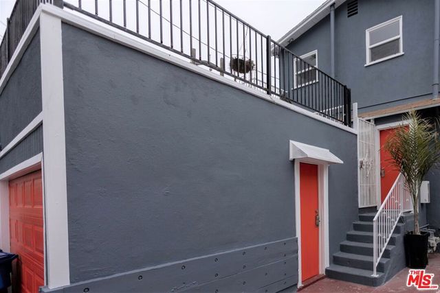 18 Breeze Avenue, Venice, CA 90291