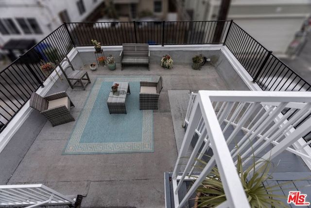 18 Breeze Avenue, Venice, CA 90291