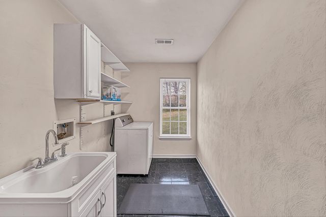 6940 Linn DR, Roanoke, VA 24019