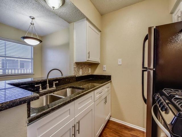 2401 Manor RD 119, Austin, TX 78722
