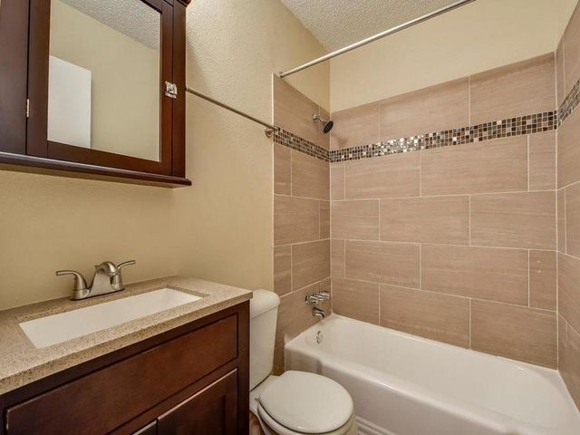 2401 Manor RD 119, Austin, TX 78722
