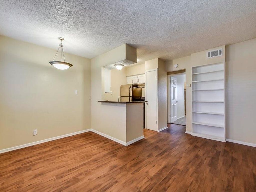 2401 Manor RD 119, Austin, TX 78722