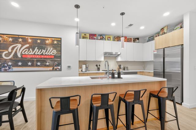 635 7th Ave S Apt 514, Nashville, TN 37203
