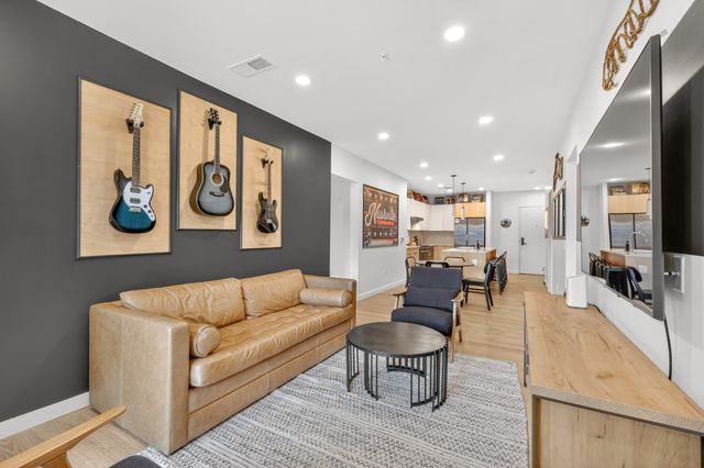 635 7th Ave S Apt 514, Nashville, TN 37203