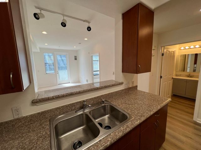 989 Franklin St 621, Oakland, CA 94607