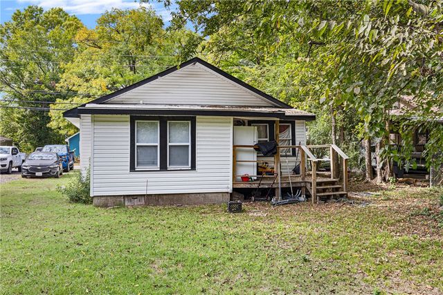 900 N Detroit Avenue, Russellville, AR 72801