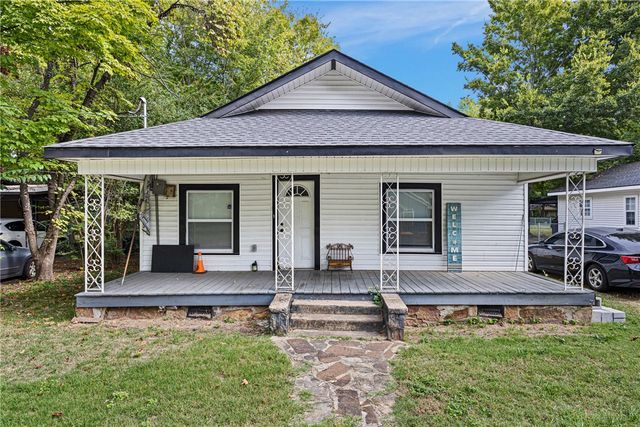 900 N Detroit Avenue, Russellville, AR 72801