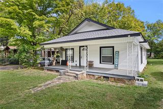 900 N Detroit Avenue, Russellville, AR 72801