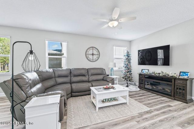 1917 AMBERLY Drive, Middleburg, FL 32068