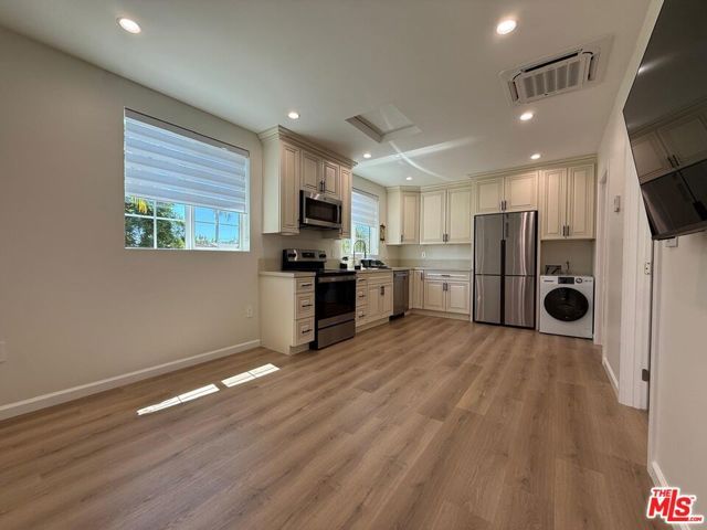 16429 Bryant Street, North Hills (los Angeles), CA 91343