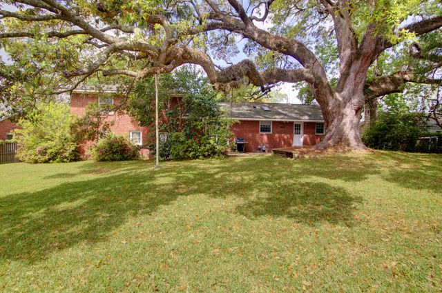 1119 Smithfield Place, Hanahan, SC 29410