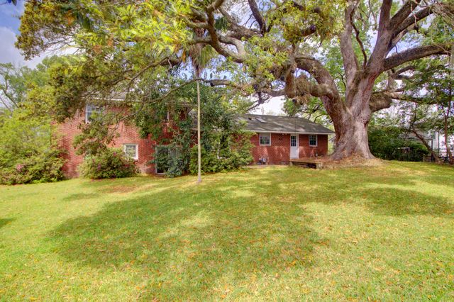 1119 Smithfield Place, Hanahan, SC 29410