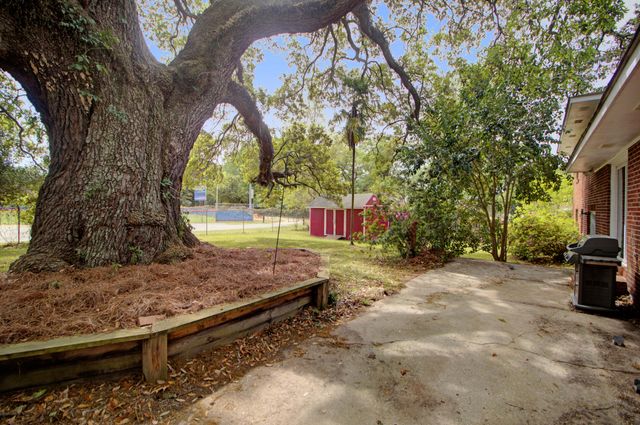 1119 Smithfield Place, Hanahan, SC 29410