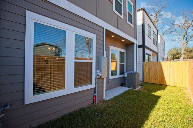 205 Clark Meadows Lane, Houston, TX 77076