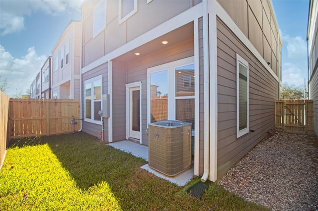 205 Clark Meadows Lane, Houston, TX 77076