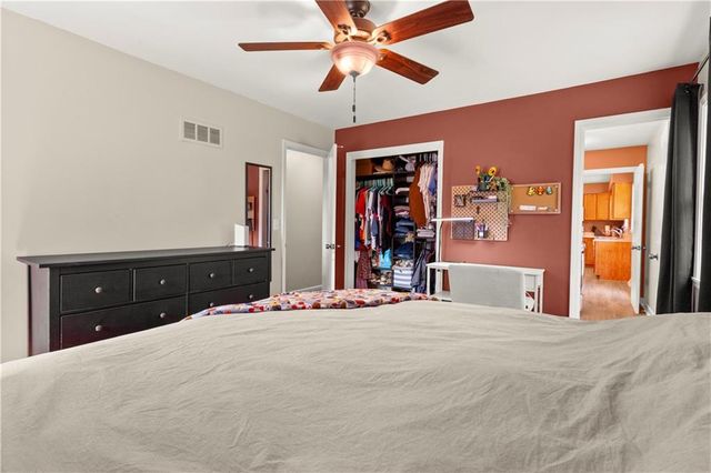 121 SE Moore Street, Blue Springs, MO 64014