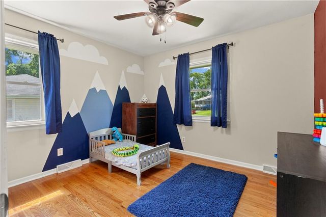 121 SE Moore Street, Blue Springs, MO 64014